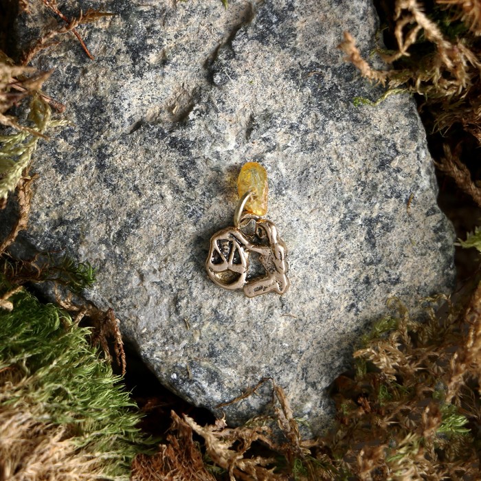 Брелок-талисман "Весы", натуральный янтарь