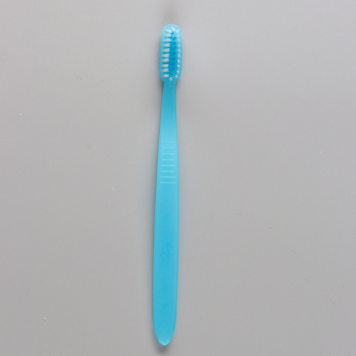 Зубная щетка Люкс 17 см матовая ручка микс цветов
